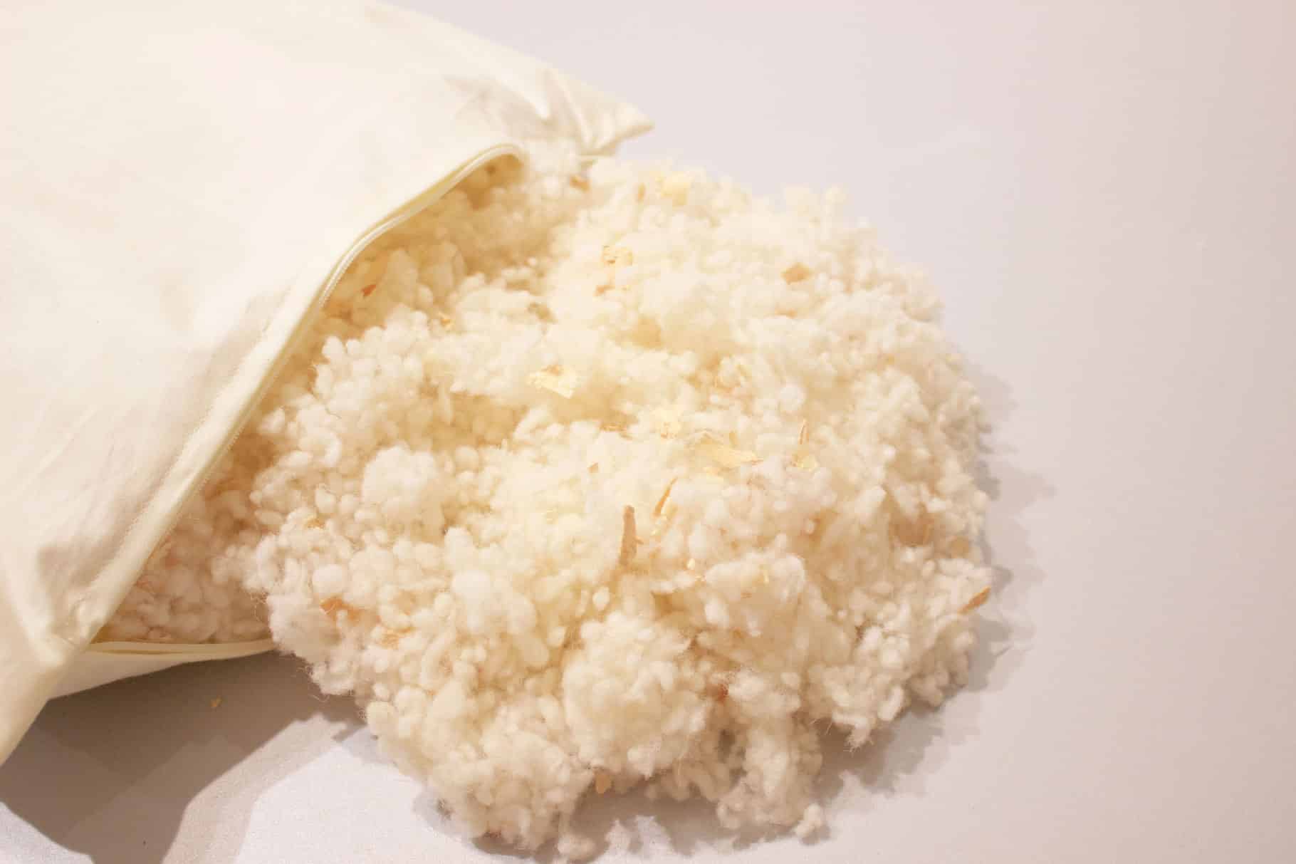 Schafschurwoll-Zirbenholz-Kissen Schafschurwoll-Zirbenholz-Kissen